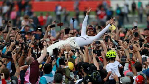 Lewis Hamilton `şövalye` ilan edildi